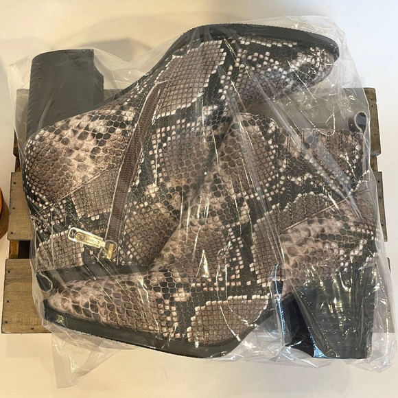 Blondo Elvina Snakeskin Waterproof Chelsea Ankle Boot Size 8 New - Picture 7 of 7